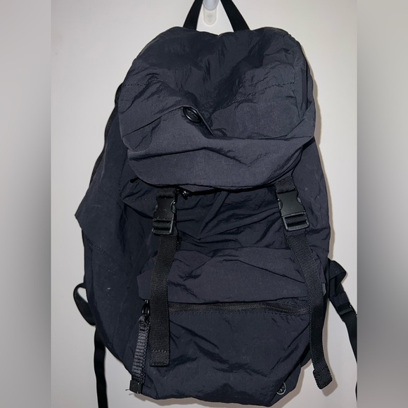 Lululemon On My Level Rucksack 18L | Black | Lululemon Backpack - Picture 4 of 16